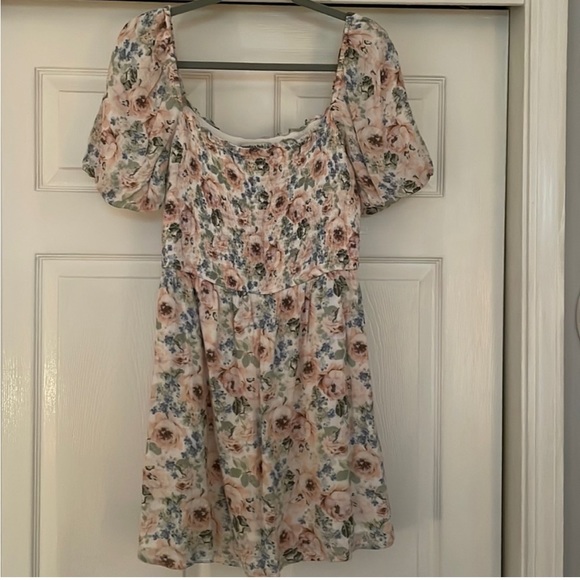 Abercrombie & Fitch Dresses & Skirts - Abercrombie & Fitch Floral Puff Sleeve Dress